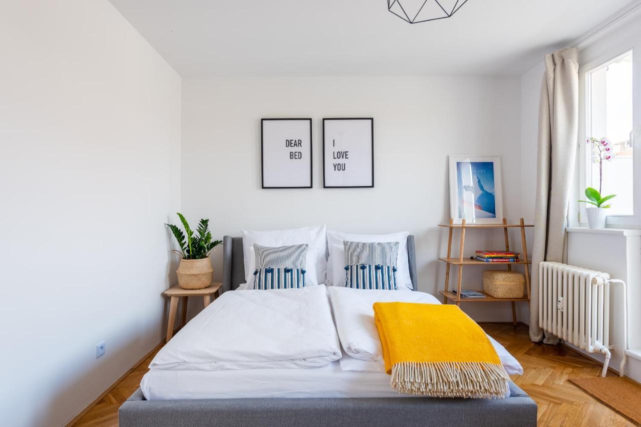 Bright Charming Apt With Terrace, Parking & Airco. Πράγα Εξωτερικό φωτογραφία