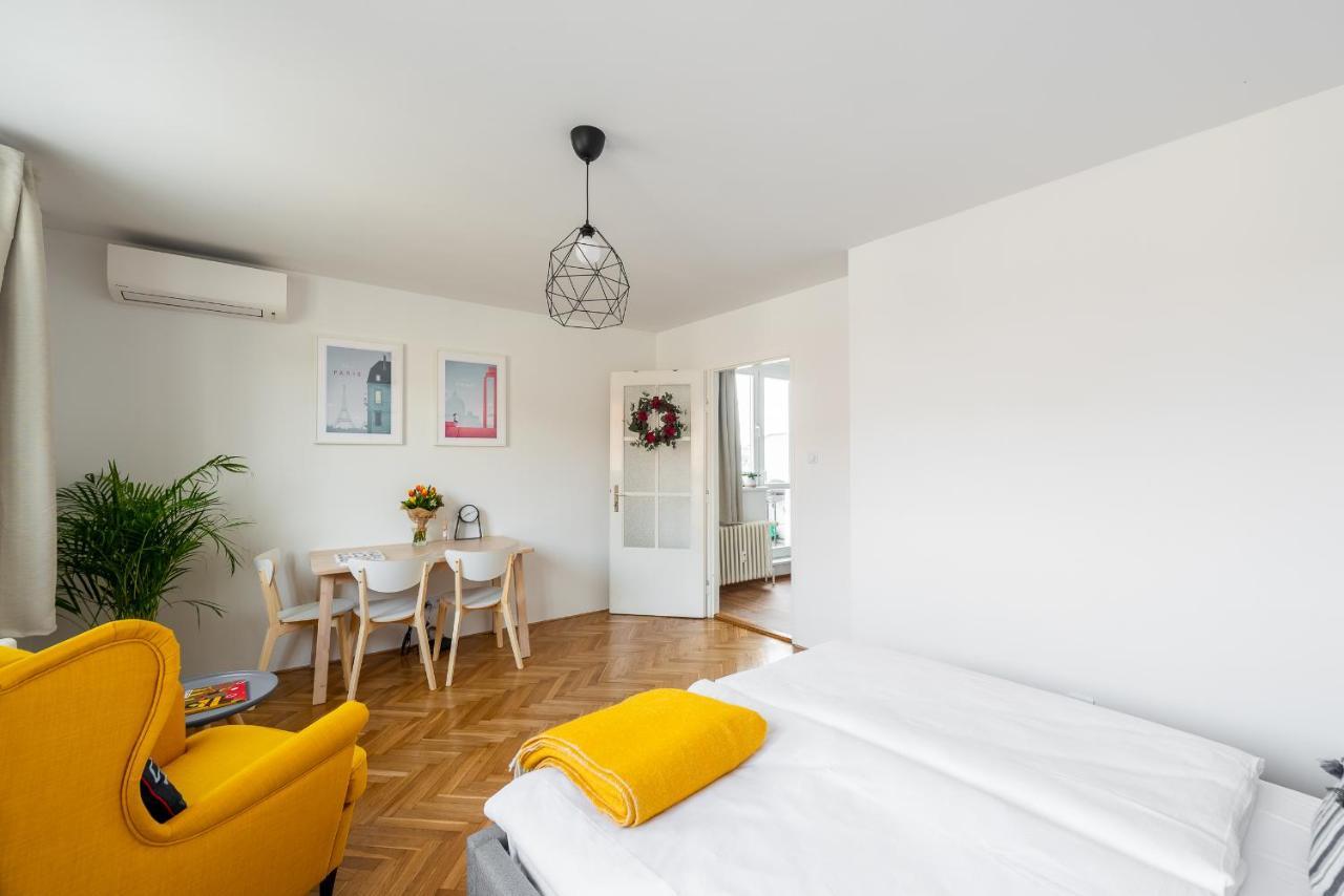 Bright Charming Apt With Terrace, Parking & Airco. Πράγα Εξωτερικό φωτογραφία