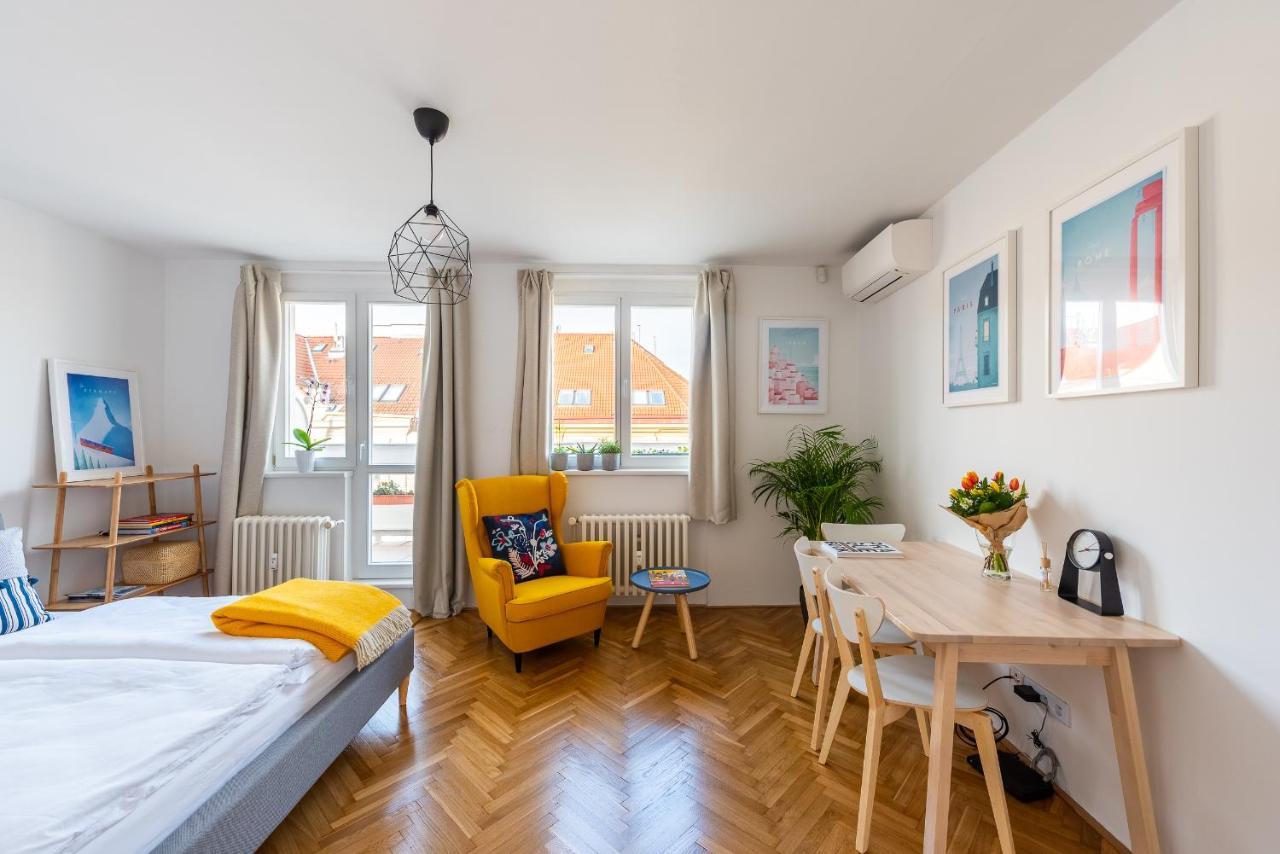 Bright Charming Apt With Terrace, Parking & Airco. Πράγα Εξωτερικό φωτογραφία